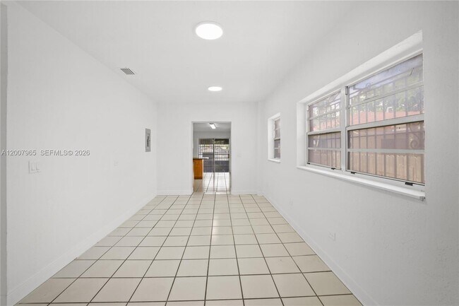 Building Photo - 3720 NW 20th Ct