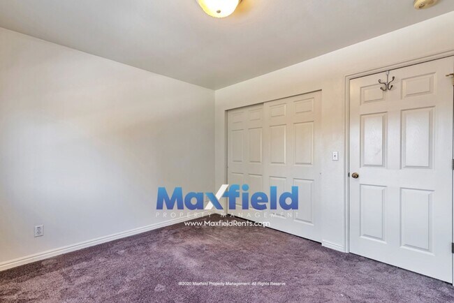 Building Photo - 3 BD 2 BA 1 GAR Townhouse - Taylorsville Utah