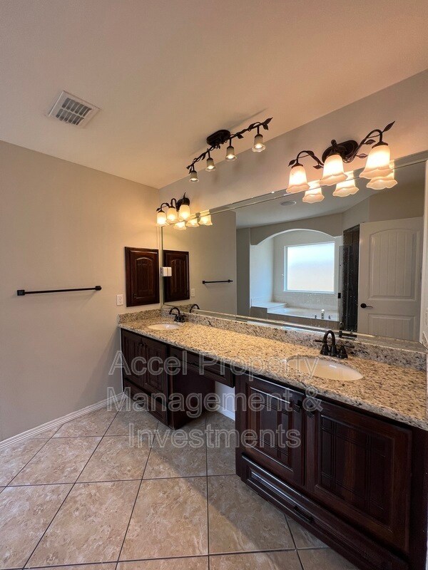 Building Photo - 2301 N 46th St