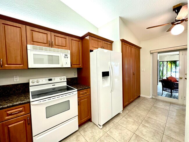 Building Photo - 22716 Vistawood Way