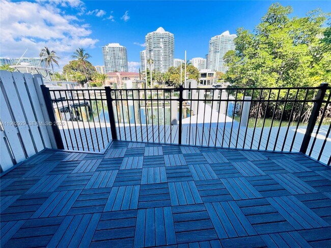 Building Photo - 253 Poinciana Island Dr