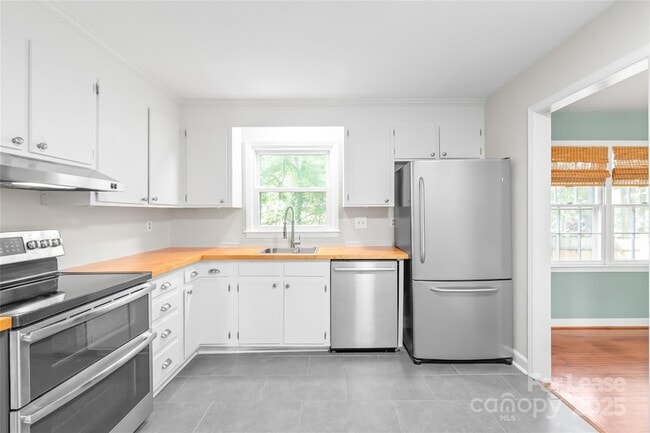 Building Photo - 5001 Vescova Ct
