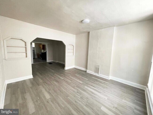 Building Photo - 1736 Darley Ave