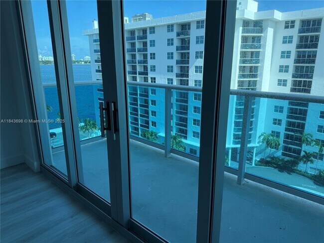 Building Photo - 7501 E Treasure Dr