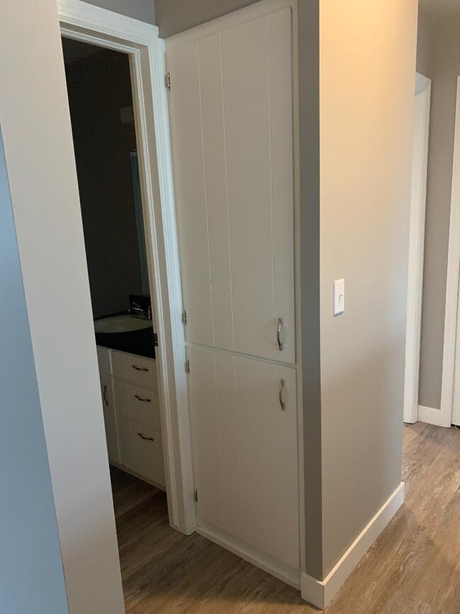 Building Photo - 855 Butternut Dr