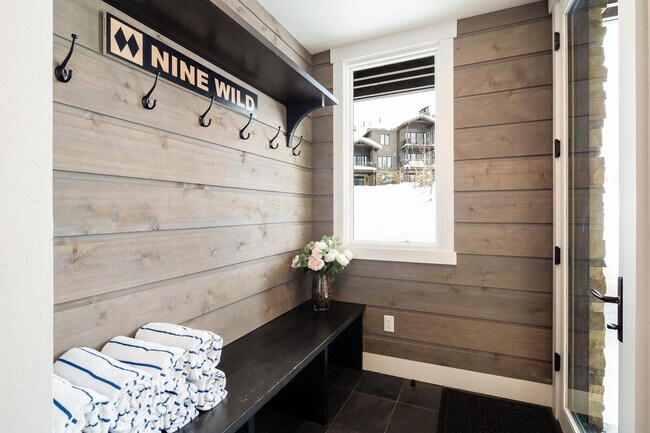 Building Photo - 66 Mountain Loop Rd