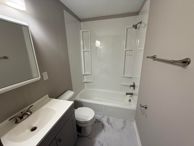 Building Photo - 213 N Ann St