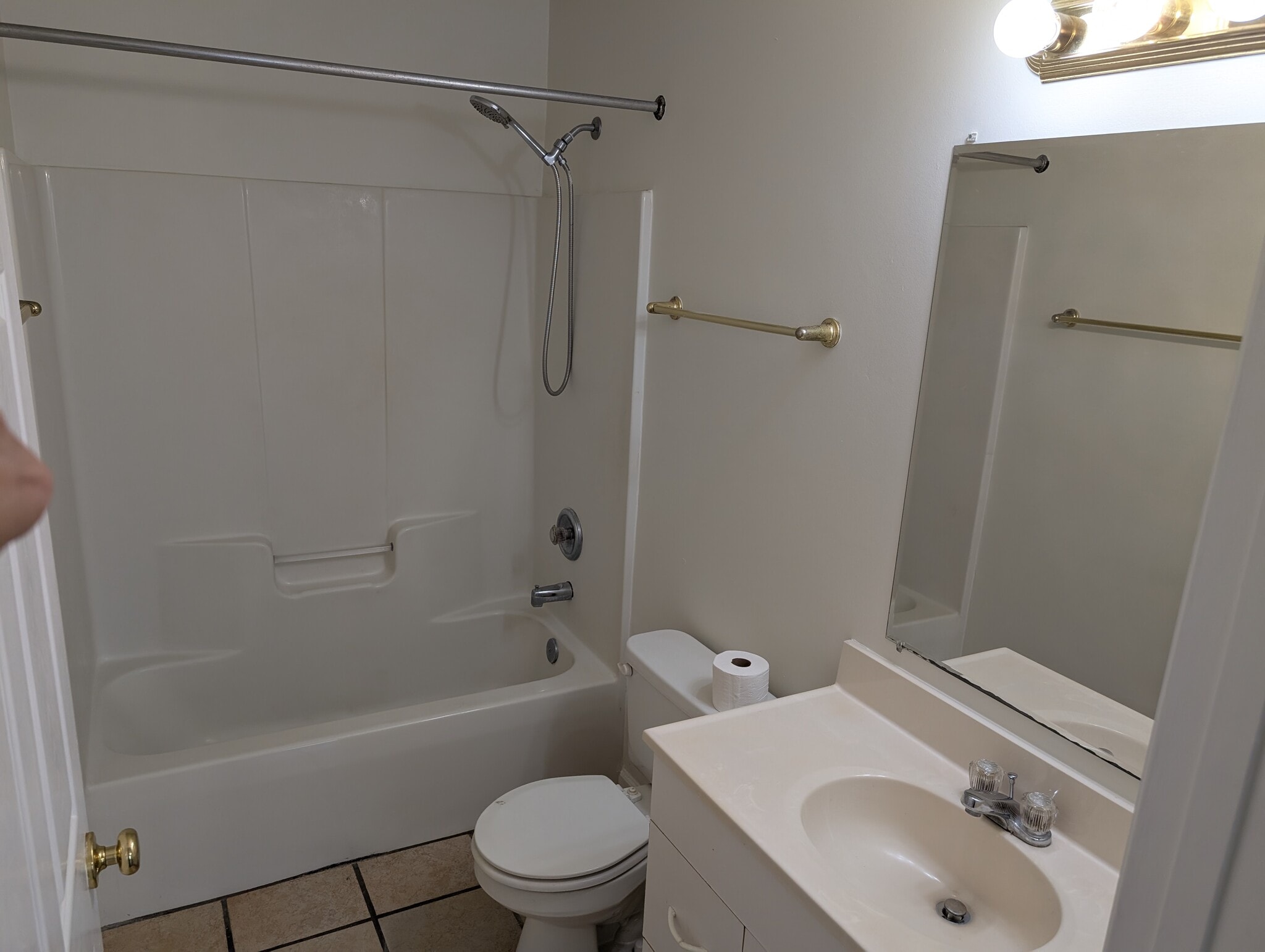 Master Bath - 2423 Chateau Ln