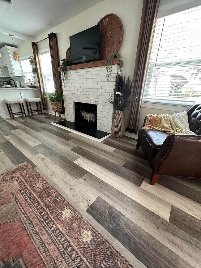 Building Photo - 939 Lakeview Rd