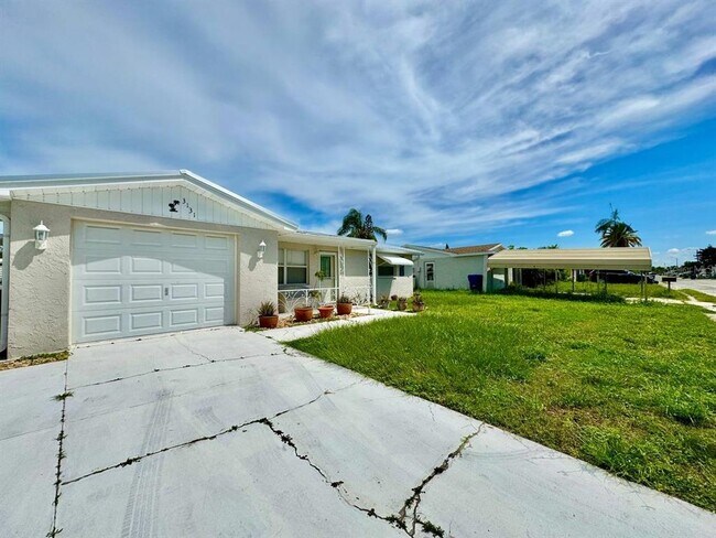 Building Photo - 3131 Roxbury Dr
