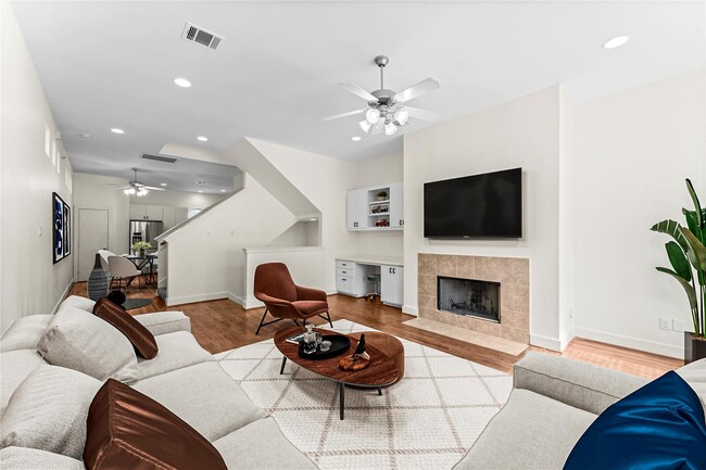 Building Photo - 8666 Meadowcroft Dr