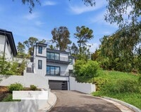 Building Photo - Luxury Modern Living with Stunning LA Skyline Views