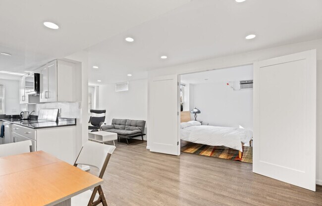 Building Photo - 4473 Greenwich Pkwy NW
