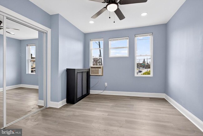 Building Photo - 167 W Albanus St