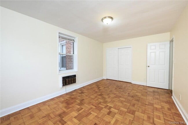 Building Photo - 2 Sadore Ln