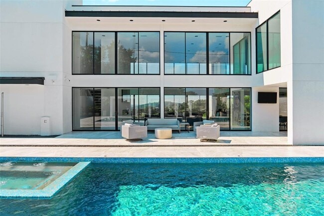 Building Photo - 1501 Ridgecrest Dr