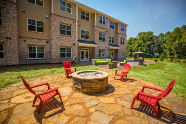 Building Photo - Davis Gardens Apartments