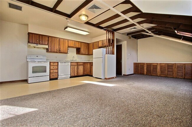 Building Photo - 55 Beach St