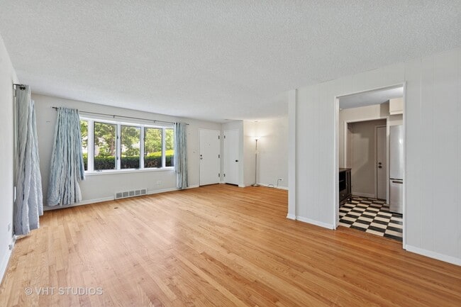 Building Photo - 35 E Washington Blvd