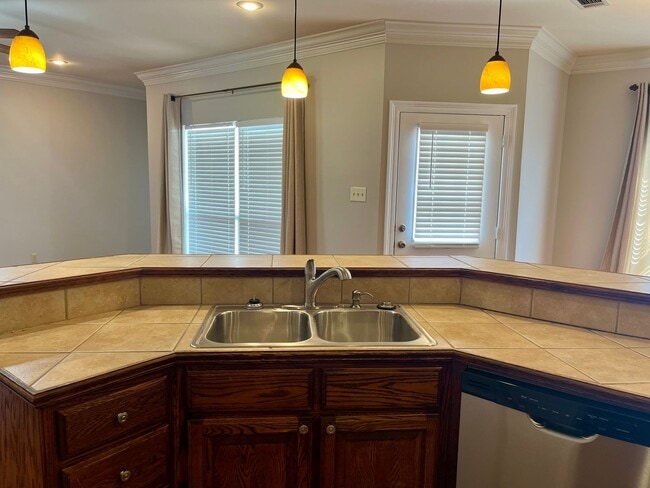 Building Photo - GEISMAR, right across 74 from Dutchtown Schools!  3br/2ba