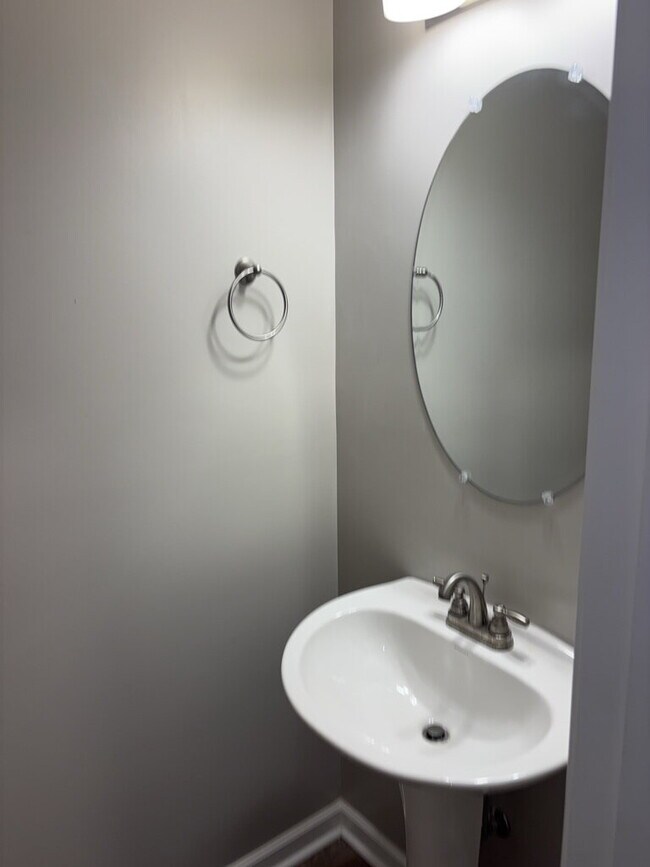 Building Photo - Gated Sango Townhome- Prime Location for Commutes