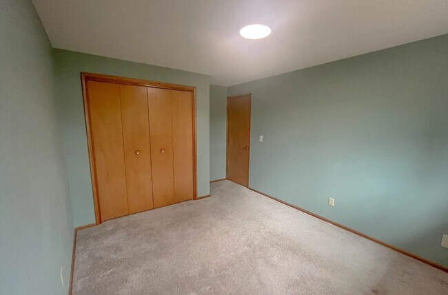 Building Photo - 15560 SE Thorville Ave