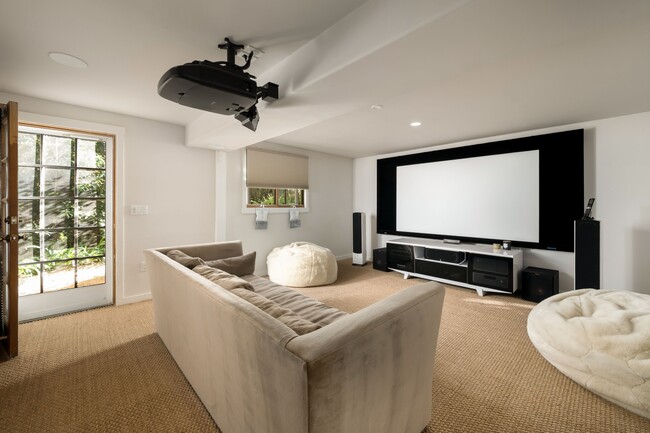 Building Photo - 2915 Hidden Valley Ln