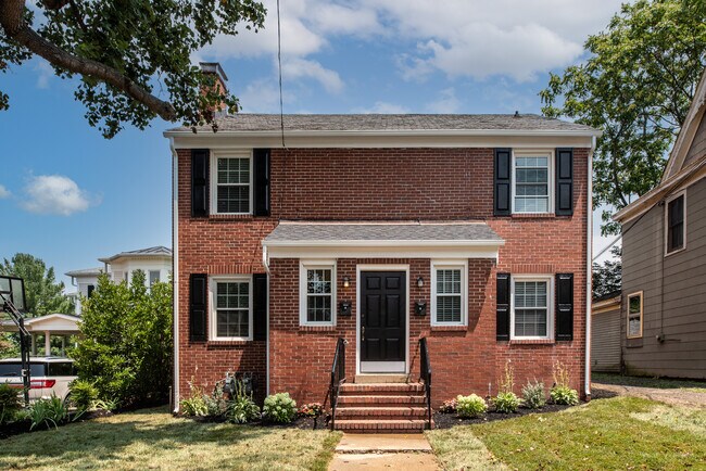 Building Photo - 819 Weedon St