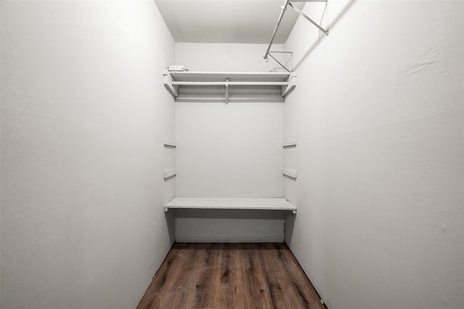 Building Photo - 810 S Western Hls Dr
