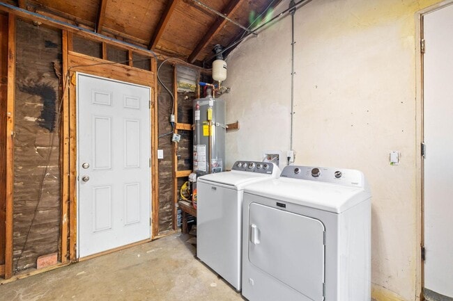 Building Photo - 765 Elkwood Ave