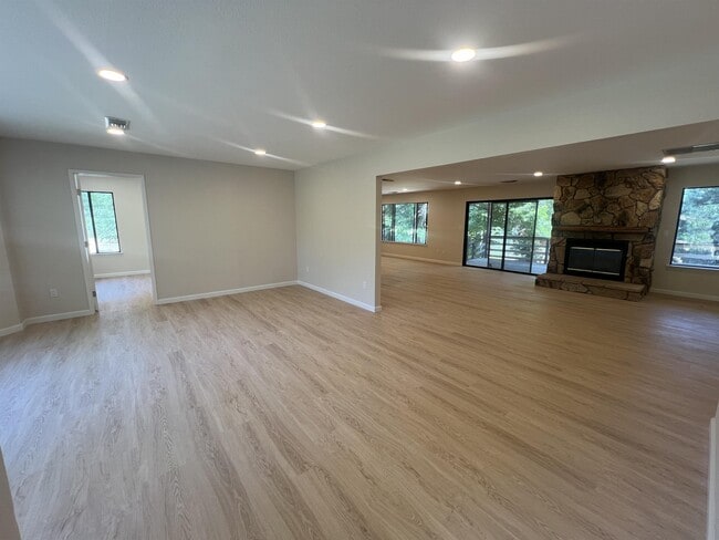 Building Photo - 41256 Sky Vista Pl