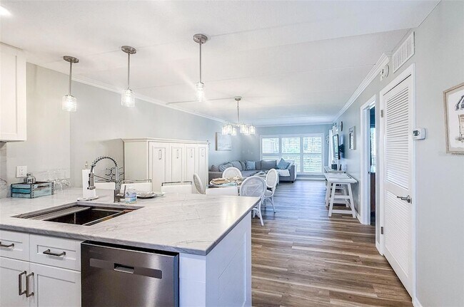 Building Photo - 845 Benjamin Franklin Dr