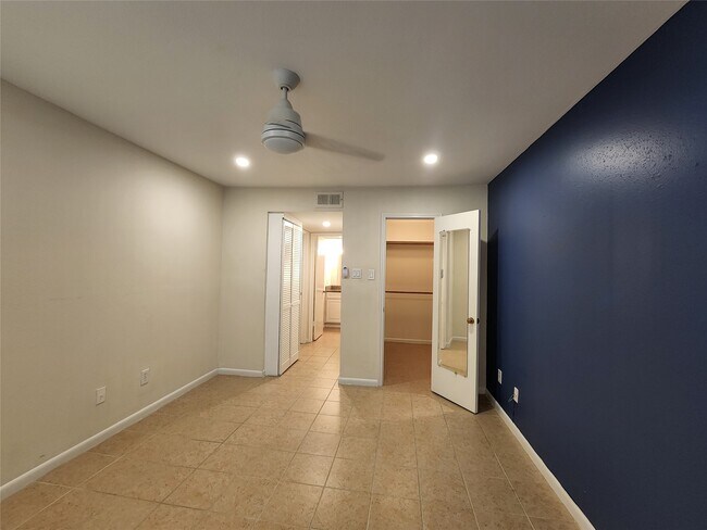 Building Photo - 2250 Bering Dr