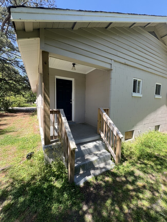 Building Photo - 505 Singletary St SE