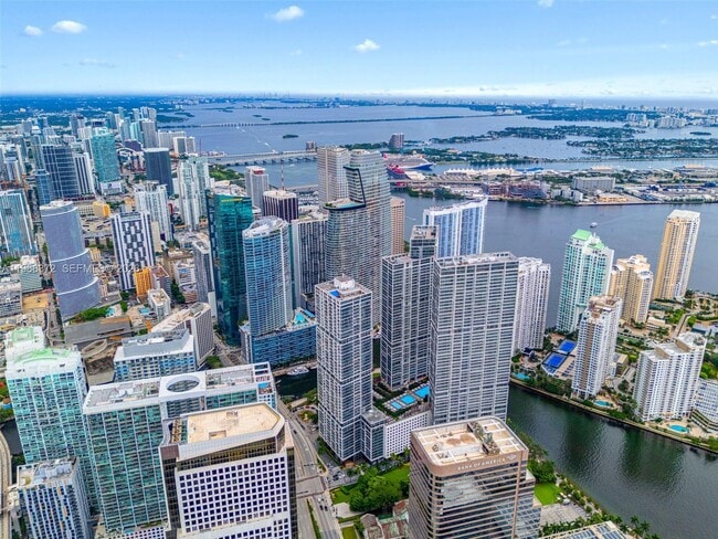 Building Photo - 495 Brickell Ave