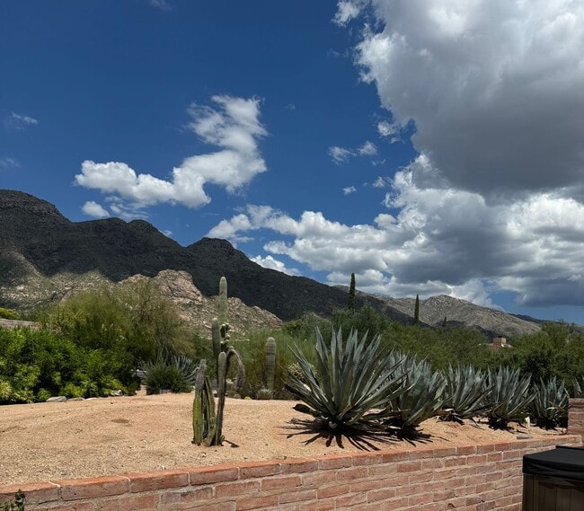 Building Photo - Sophisticated Catalina Foothills Sanctuary: Premium 3-Bedroom Townhome with 2-Car Garage
