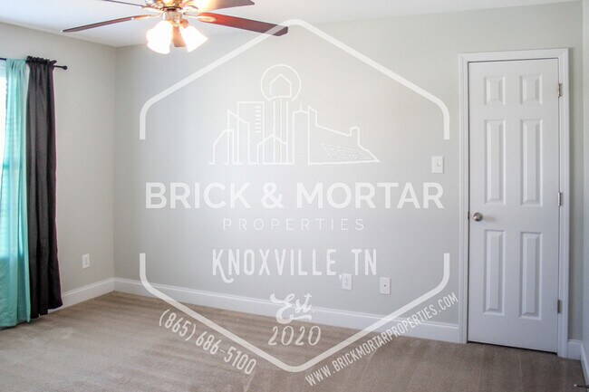 Building Photo - 5722 Rhyne Cove Ln