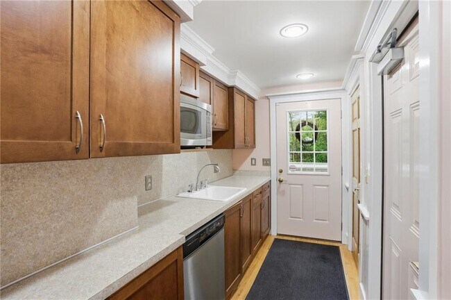Building Photo - 97 Kenson Dr