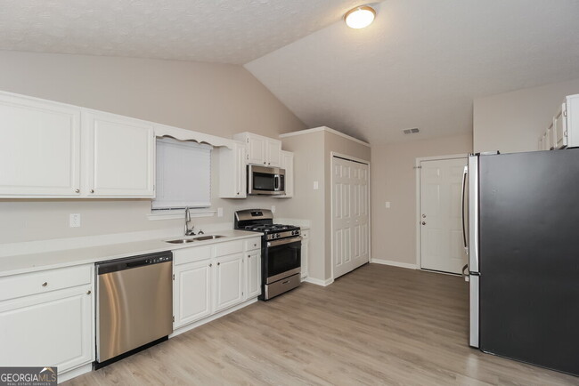 Building Photo - 5922 Farmbrook Ln