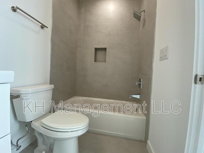 Building Photo - 709 N 44th St