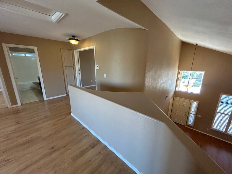 Building Photo - 4334 E Anderson Dr