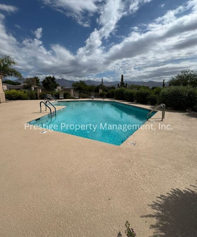 Building Photo - Stunning 3-bedroom 2-bathroom home in a ga...