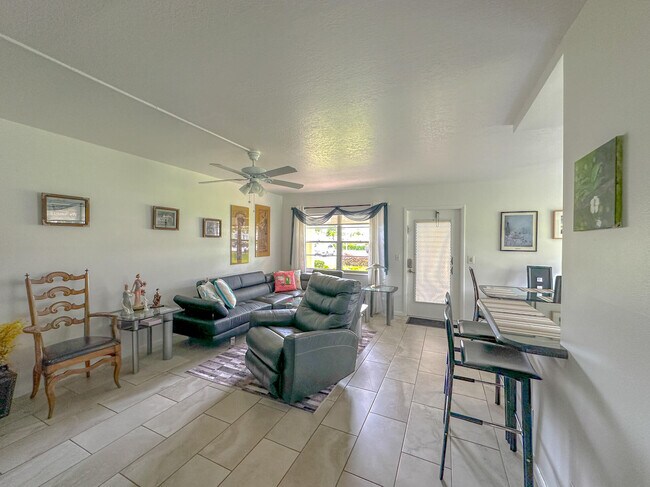 Building Photo - 127 Mansfield D