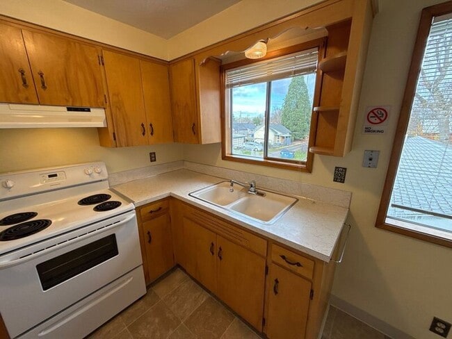 Building Photo - 1161 Howard St SE