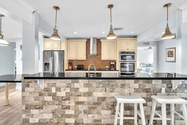 Building Photo - 3204 Beacon St