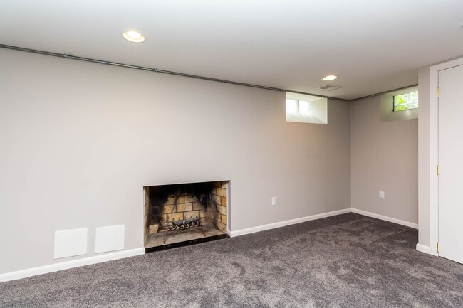 Building Photo - SOPHISTICATED COMFORT in HISTORIC FRANKLIN