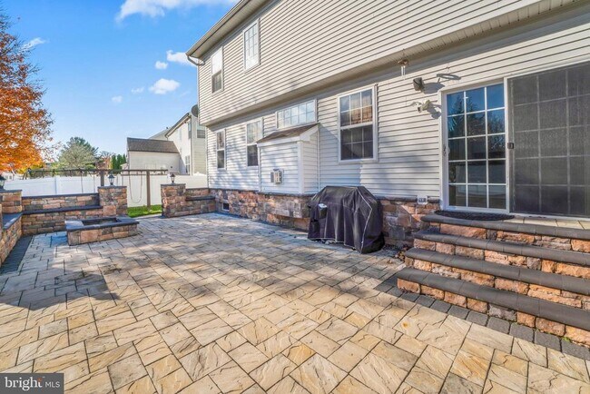 Building Photo - 109 Holly Dr