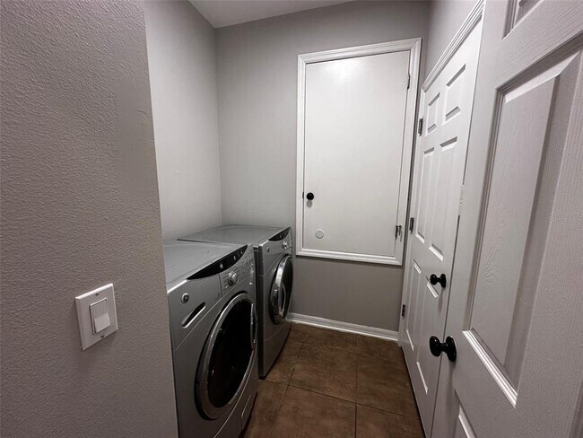 Building Photo - 15115 Stonebriar Way