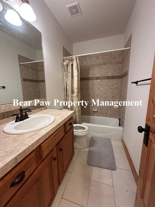 Building Photo - Charming 2-Bed, 2-Bath Condo Retreat in North Evergreen!
