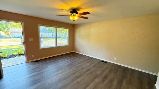 Building Photo - EAST SIDE 4 BEDROOM/1.5 BATH RANCH HOME FULLY RENOVATED AND AVAILABLE IMMEDIATELY